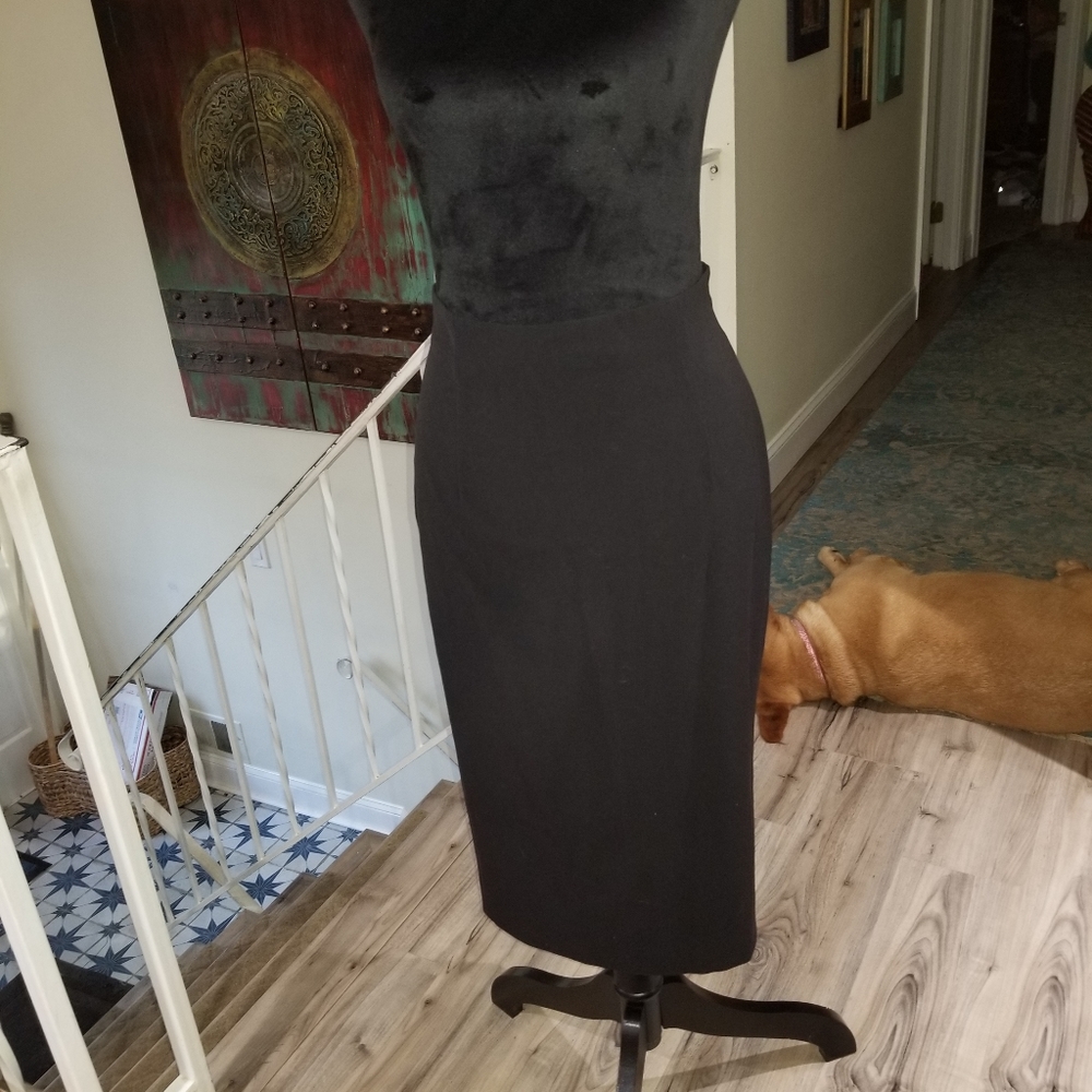 NEW PORT NEWS black pencil skirt size 12.